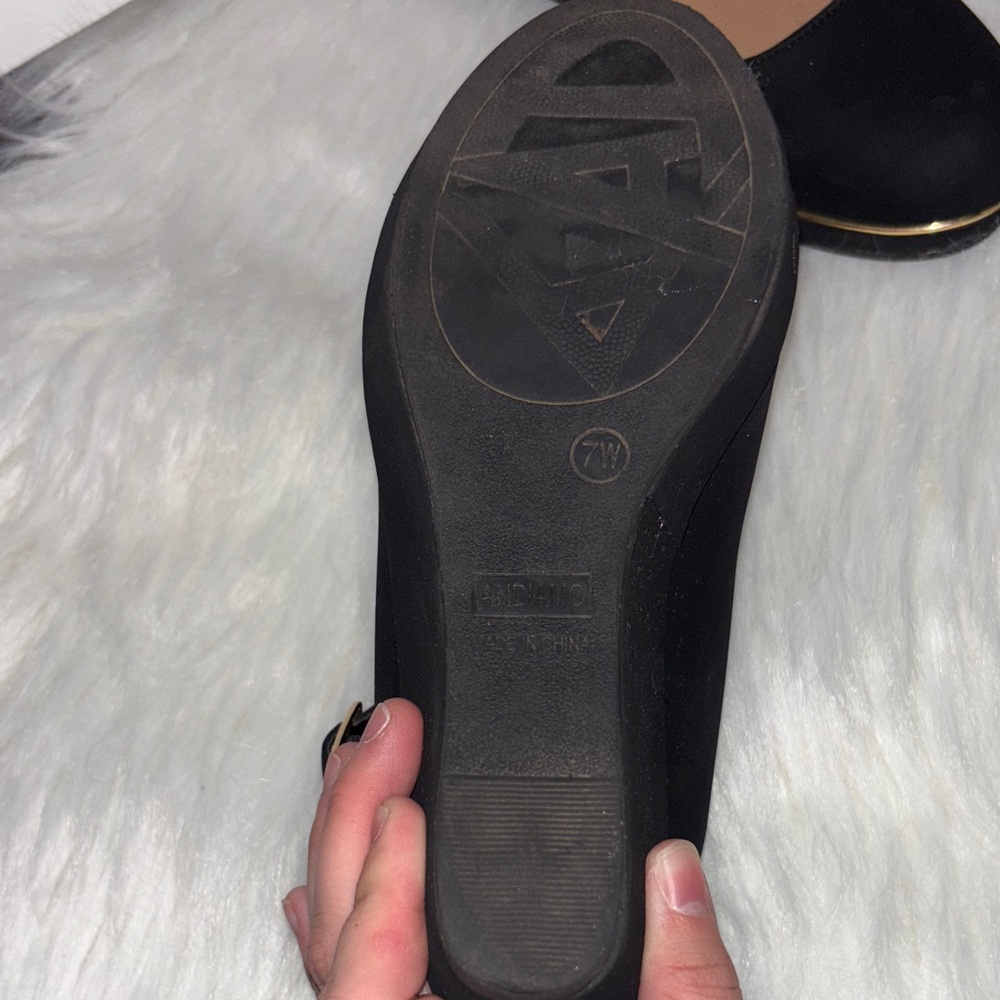 Chic Black Mary Jane Heels - Picture 5 of 5